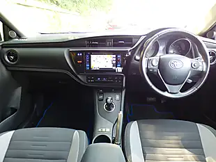 Used 2016 Toyota Auris Design Black - Interior and Exterior details 16