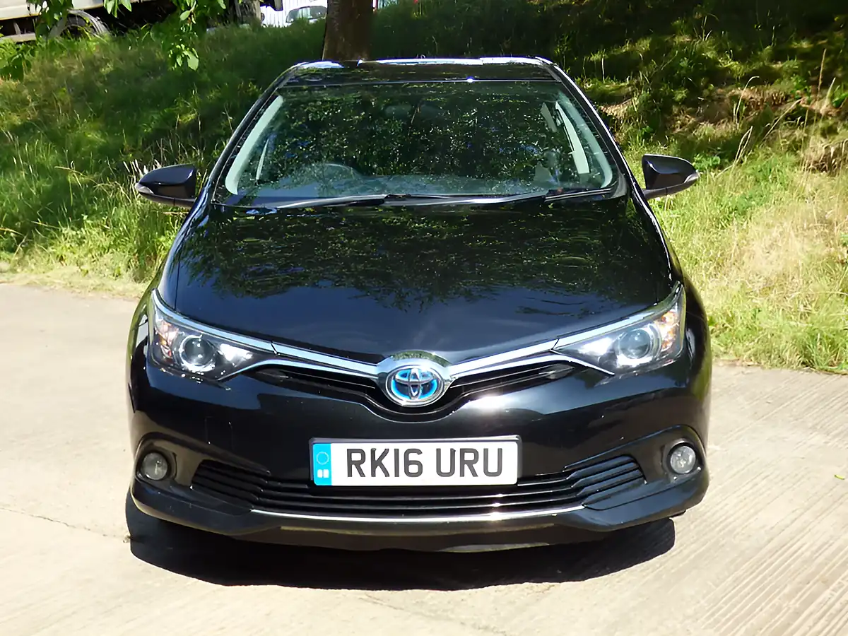 Used 2016 Toyota Auris Design Black - Interior and Exterior details 7