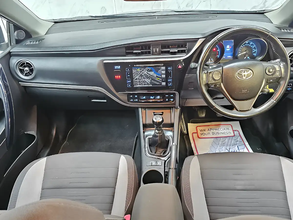 Used 2016 Toyota Auris Design Bronze - Interior and Exterior details 10