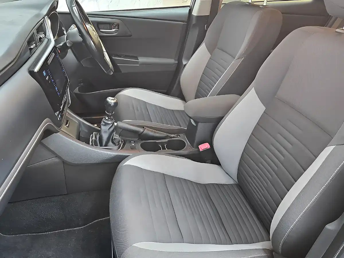 Used 2016 Toyota Auris Design Bronze - Interior and Exterior details 12