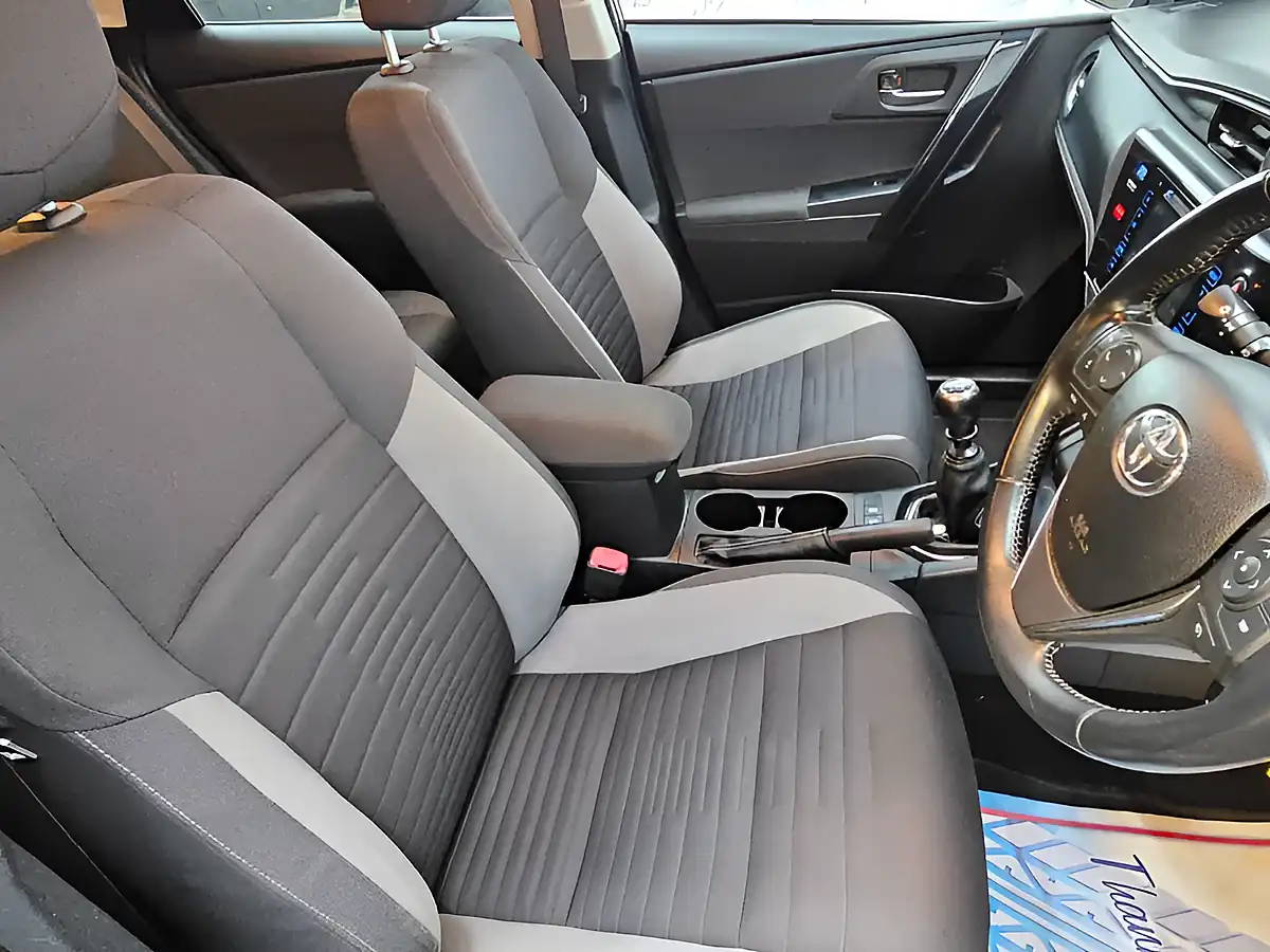 Used 2016 Toyota Auris Design Bronze - Interior and Exterior details 13