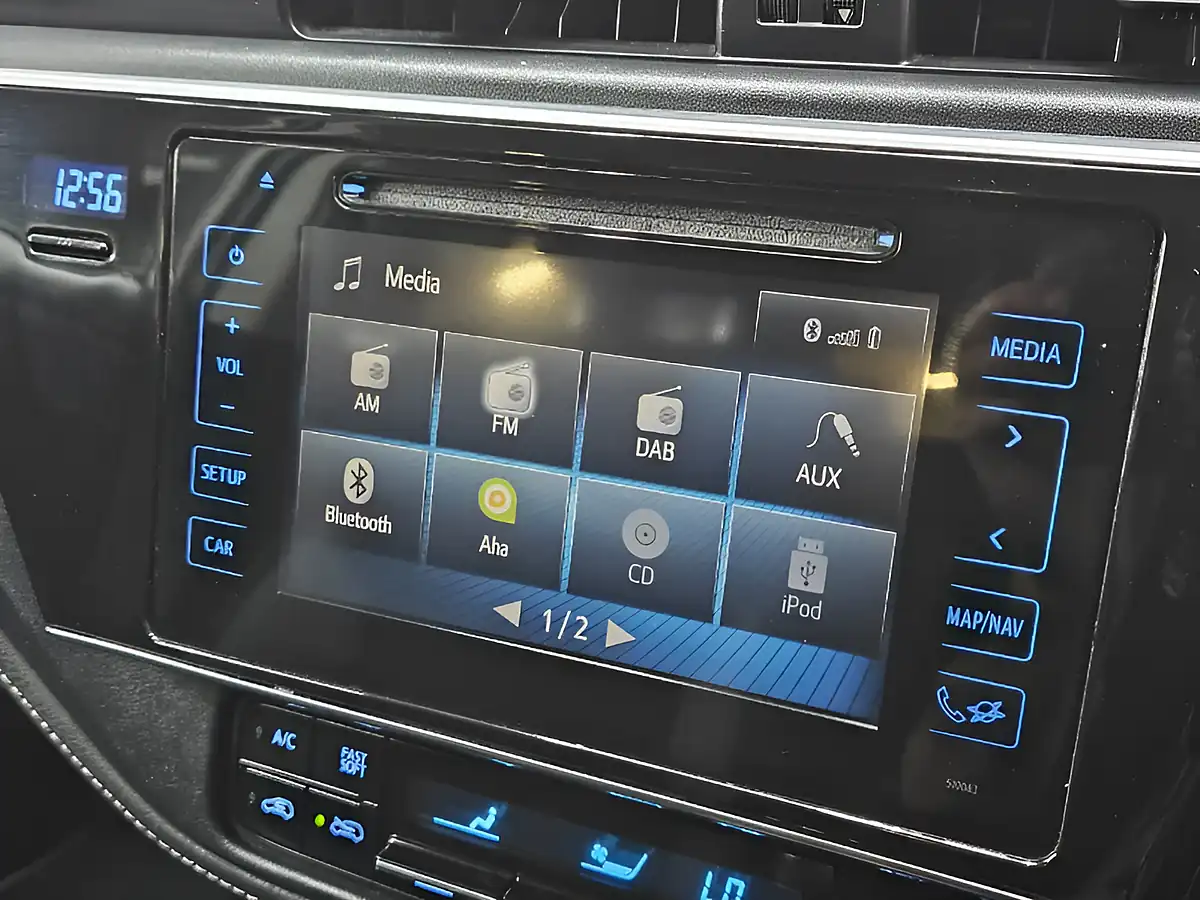 Used 2016 Toyota Auris Design Bronze - Interior and Exterior details 14