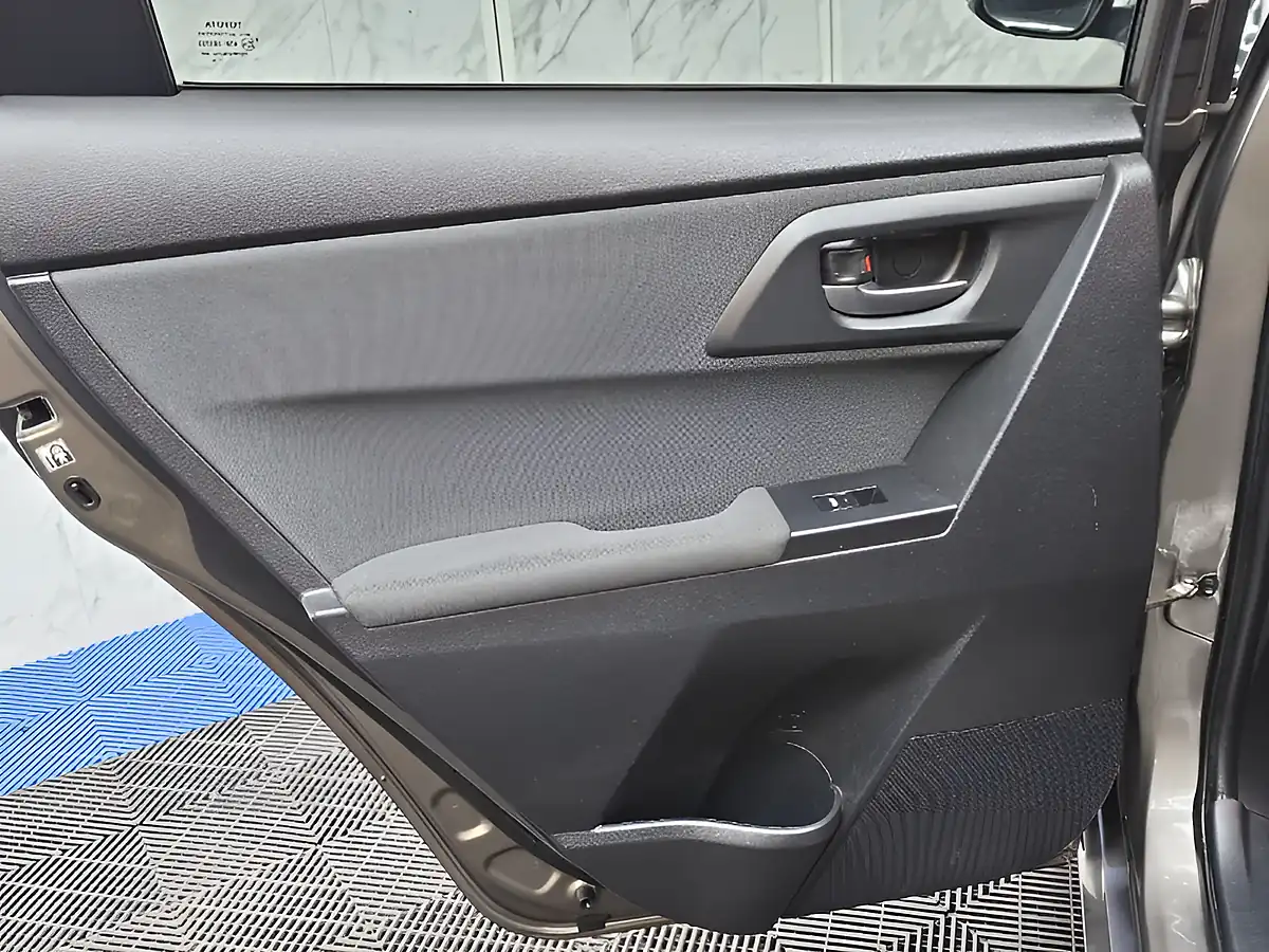 Used 2016 Toyota Auris Design Bronze - Interior and Exterior details 17