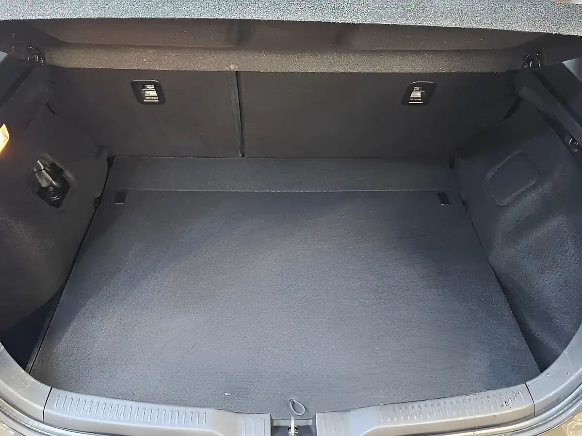 Used 2016 Toyota Auris Design Bronze - Interior and Exterior details 19