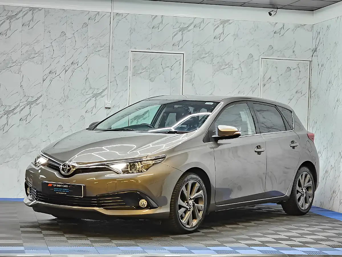Used 2016 Toyota Auris Design Bronze - Interior and Exterior details 4