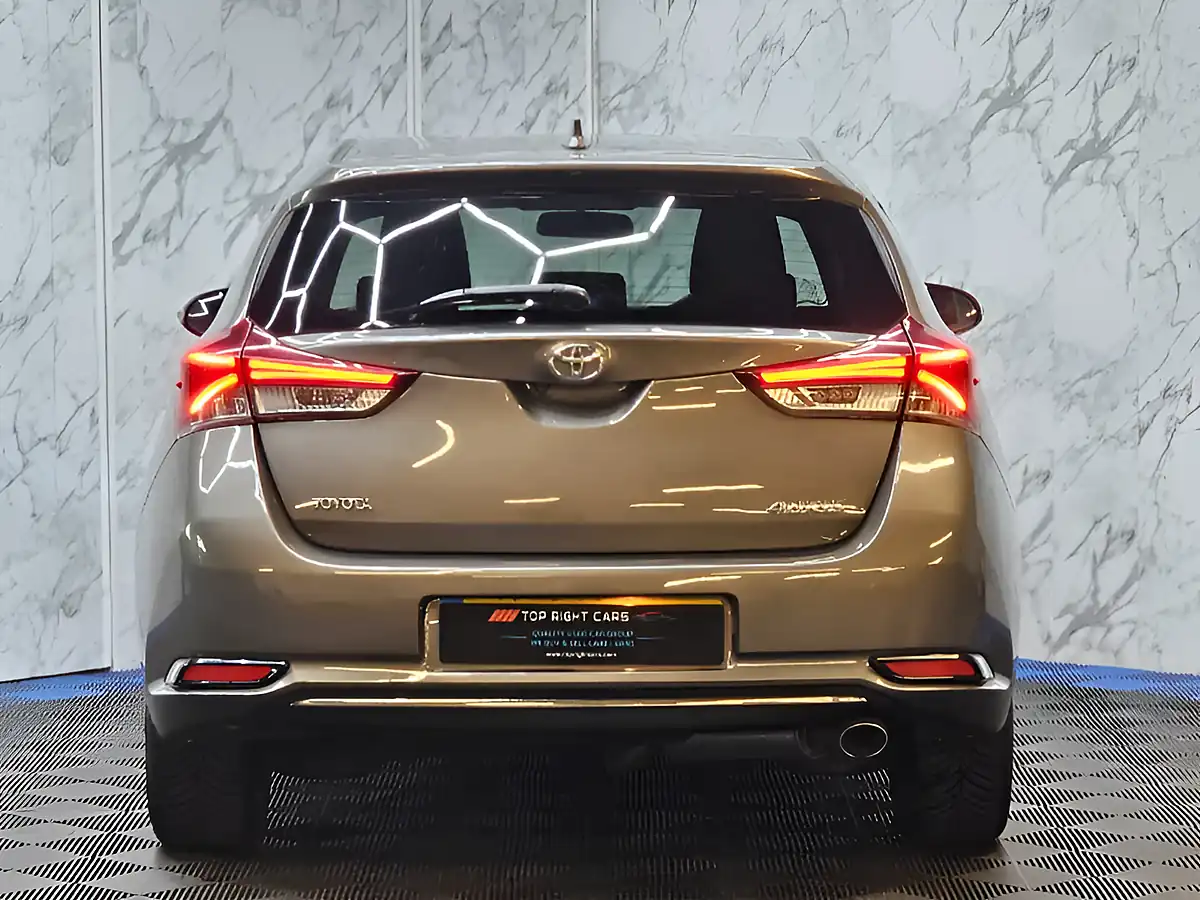 Used 2016 Toyota Auris Design Bronze - Interior and Exterior details 6