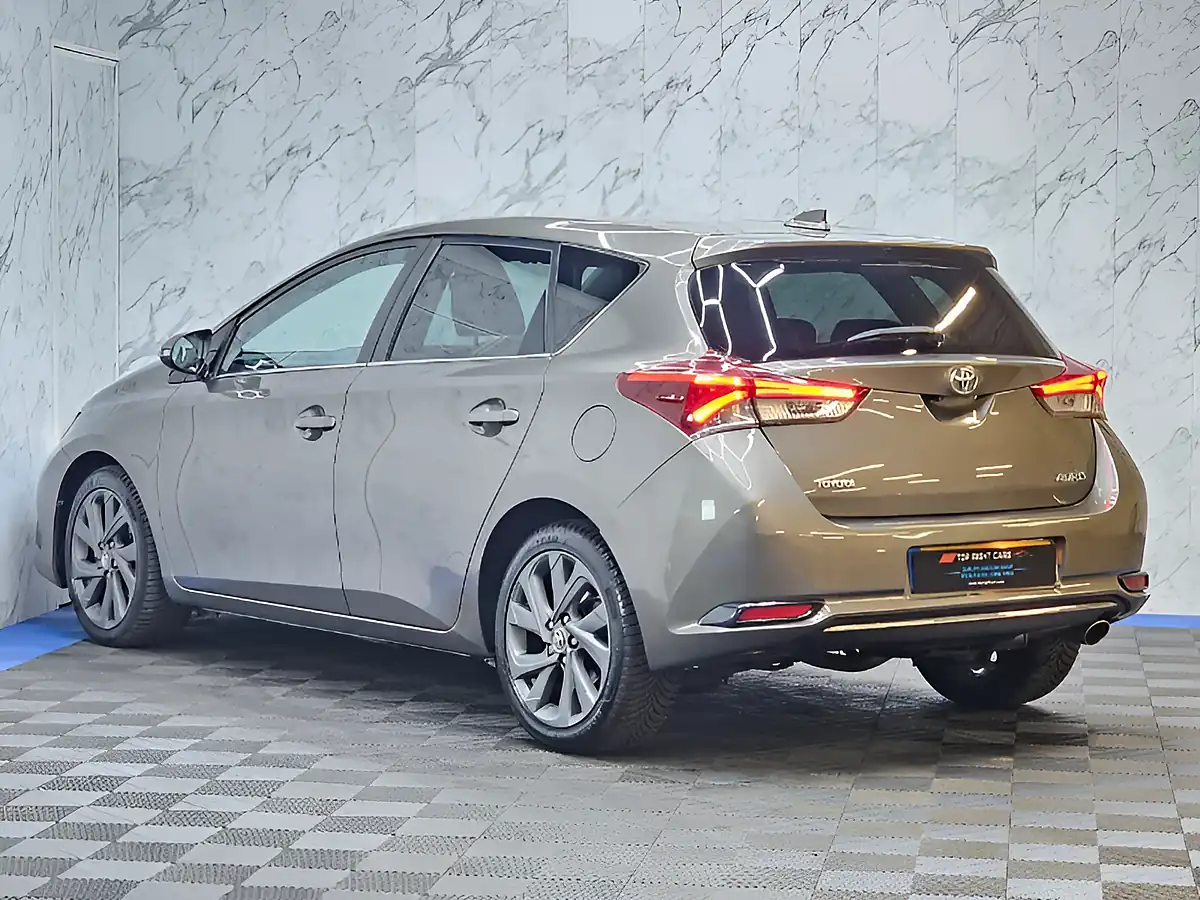 Used 2016 Toyota Auris Design Bronze - Interior and Exterior details 7
