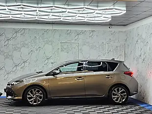 Used 2016 Toyota Auris Design Bronze - Interior and Exterior details 8