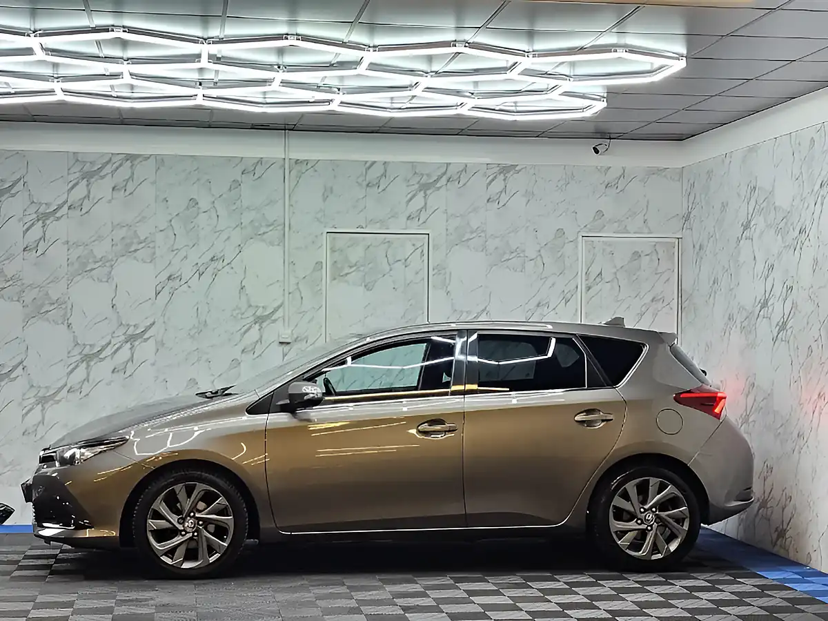 Used 2016 Toyota Auris Design Bronze - Interior and Exterior details 8