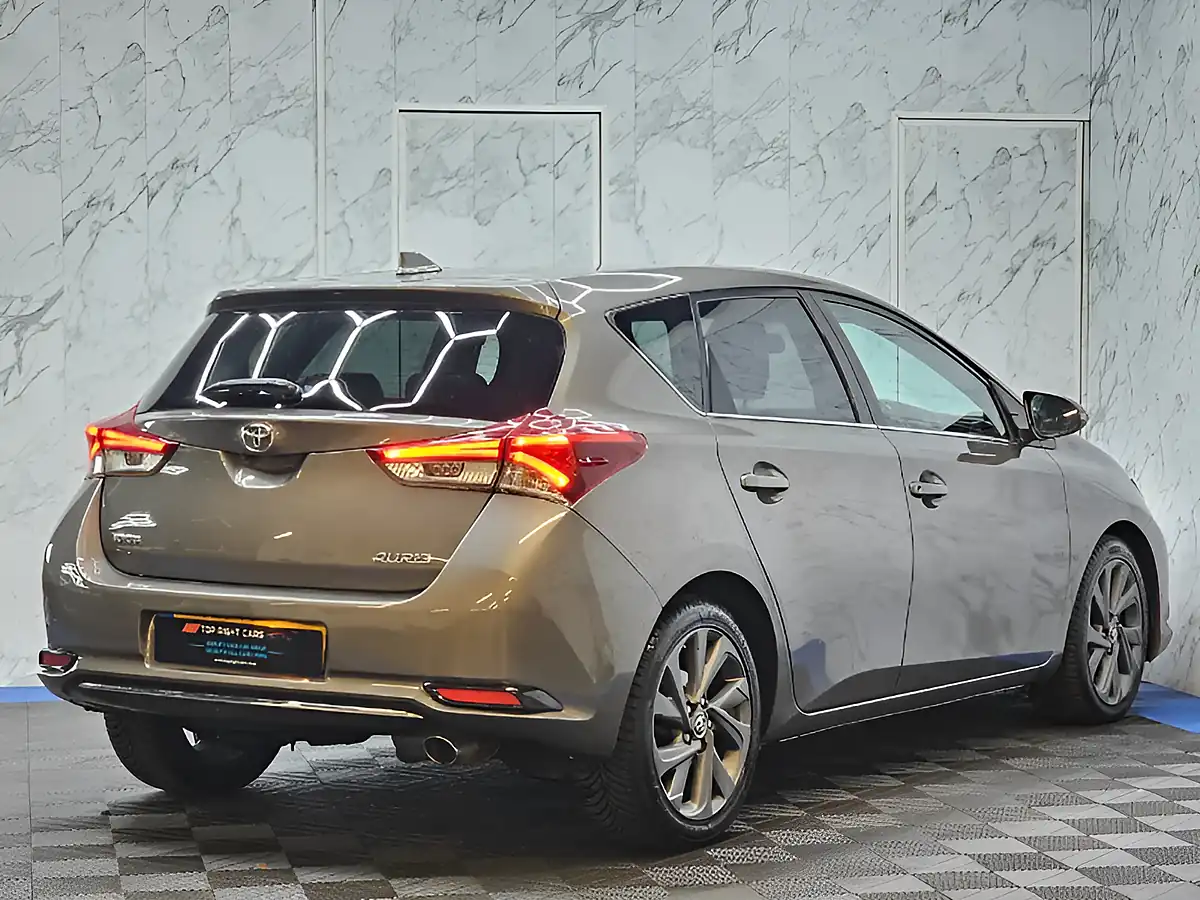 Used 2016 Toyota Auris Design Bronze - Interior and Exterior details 9