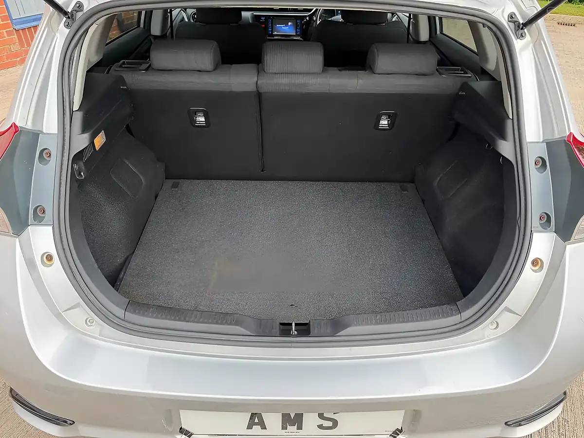Used 2016 Toyota Auris Design Silver - Interior and Exterior details 12
