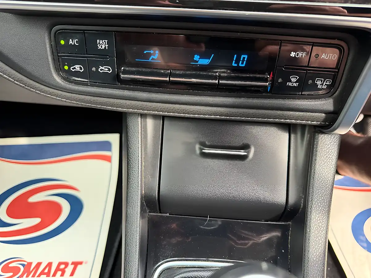 Used 2016 Toyota Auris Design Silver - Interior and Exterior details 14