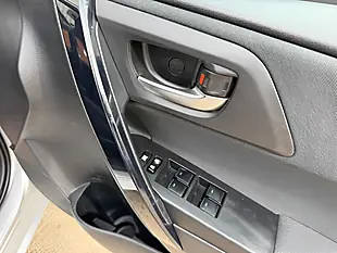 Used 2016 Toyota Auris Design Silver - Interior and Exterior details 15