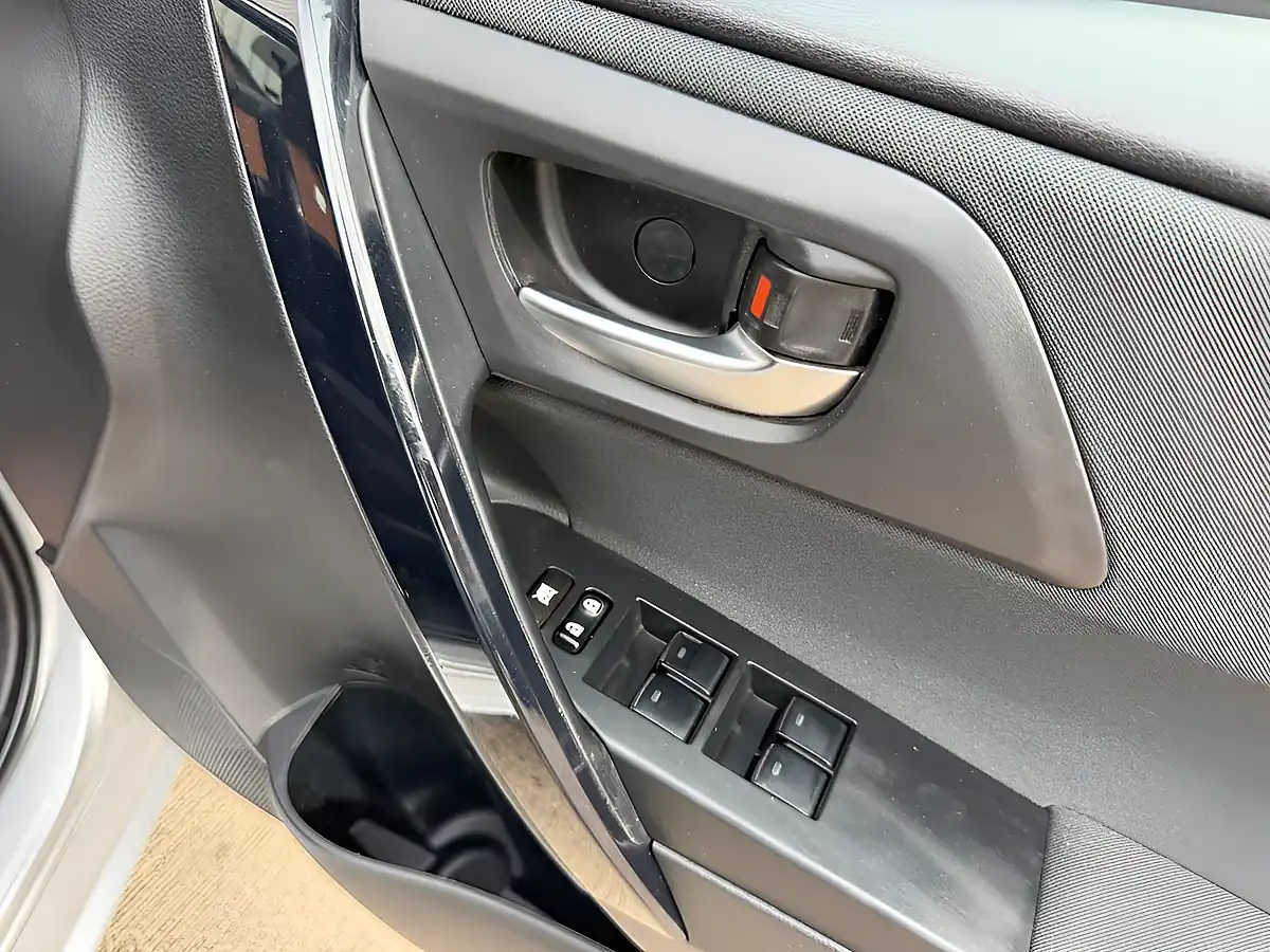 Used 2016 Toyota Auris Design Silver - Interior and Exterior details 15