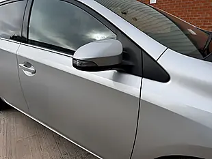 Used 2016 Toyota Auris Design Silver - Interior and Exterior details 17