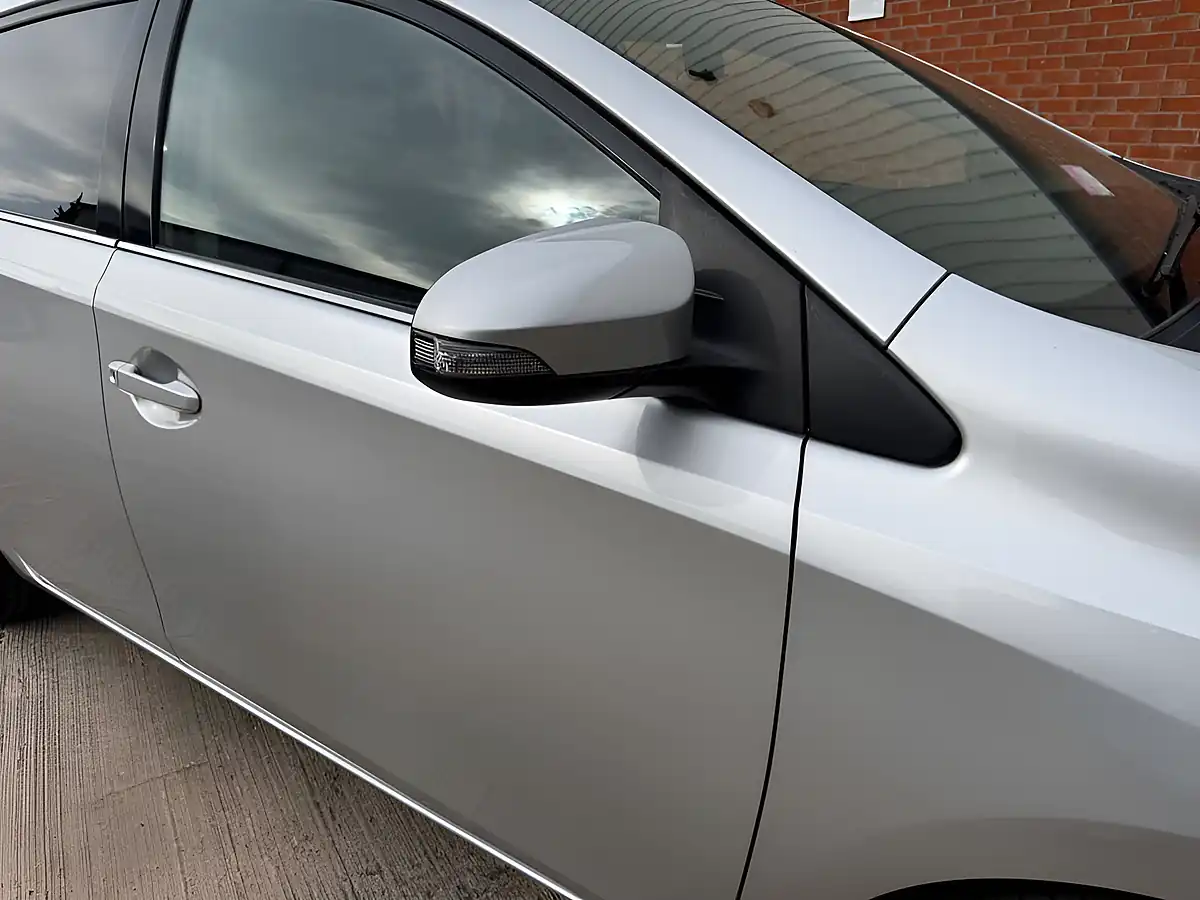 Used 2016 Toyota Auris Design Silver - Interior and Exterior details 17