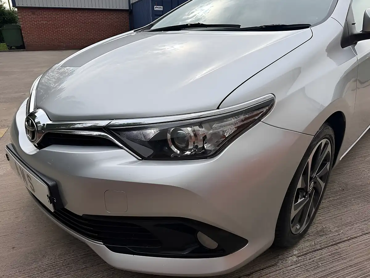 Used 2016 Toyota Auris Design Silver - Interior and Exterior details 18