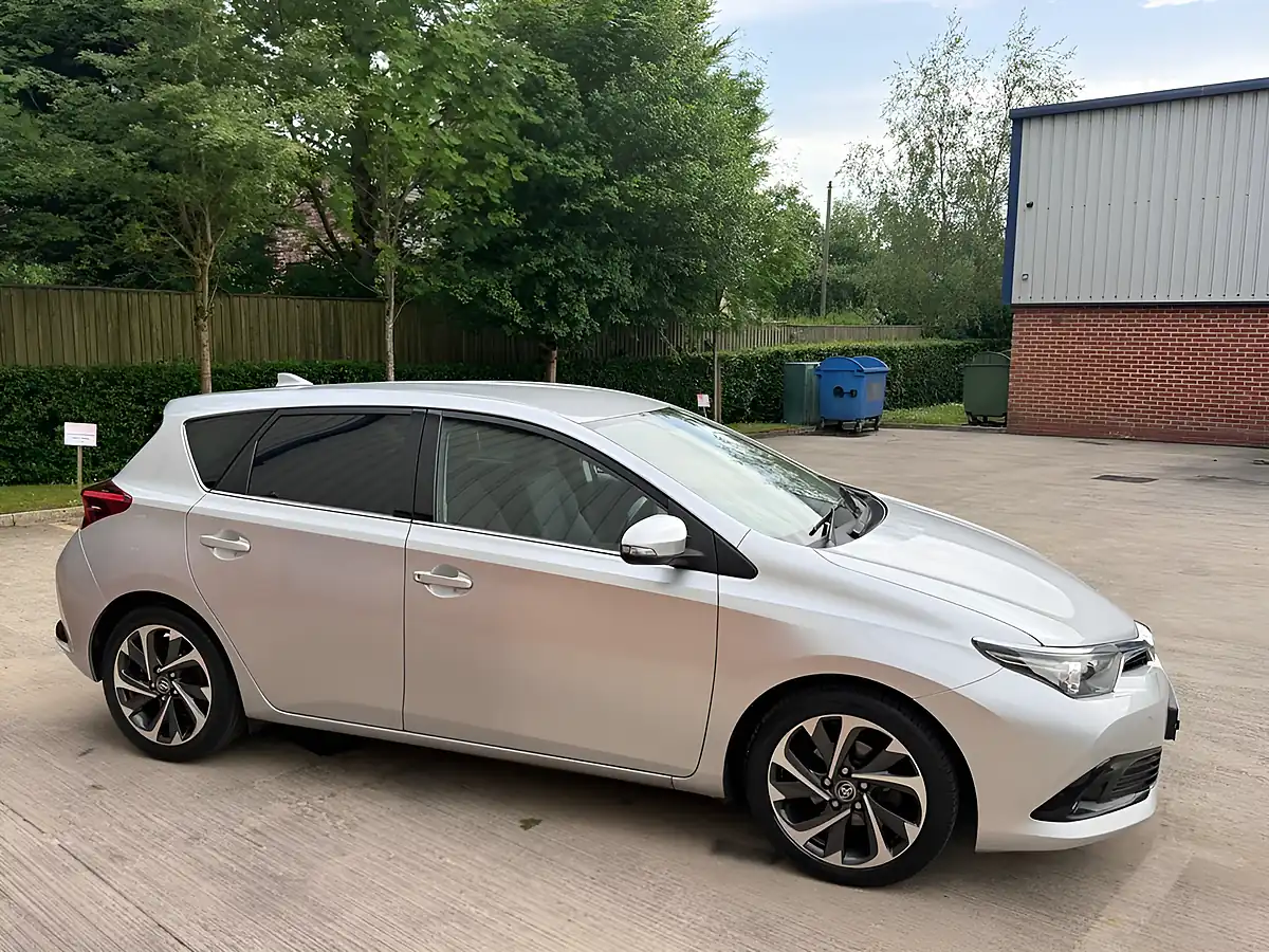 Used 2016 Toyota Auris Design Silver - Interior and Exterior details 20