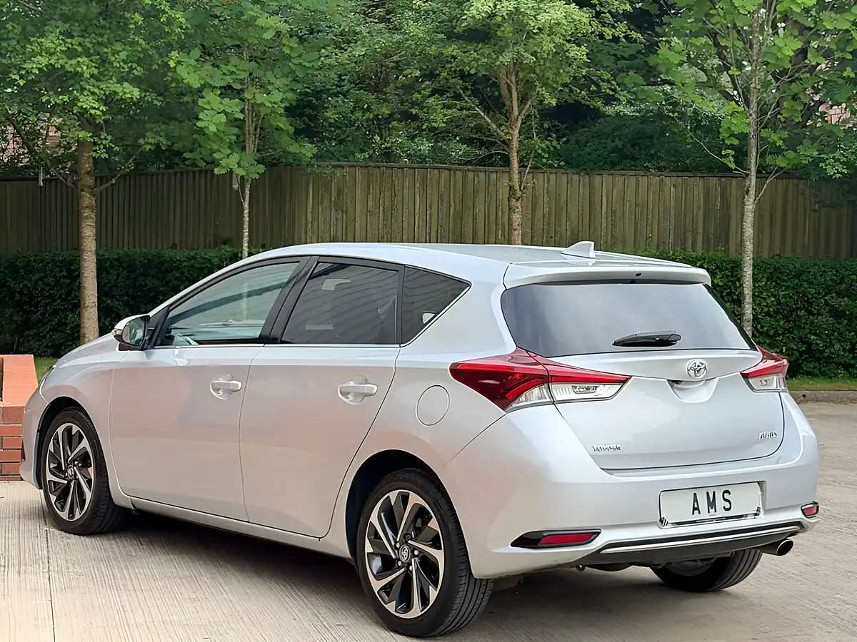 Used 2016 Toyota Auris Design Silver - Interior and Exterior details 4