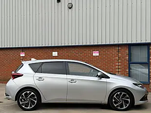 Used 2016 Toyota Auris Design Silver - Interior and Exterior details 7