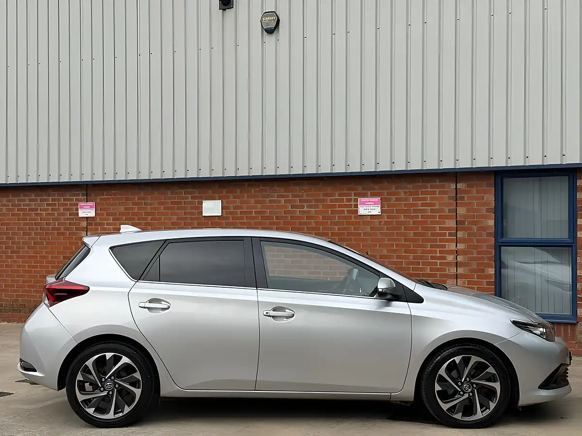 Used 2016 Toyota Auris Design Silver - Interior and Exterior details 7