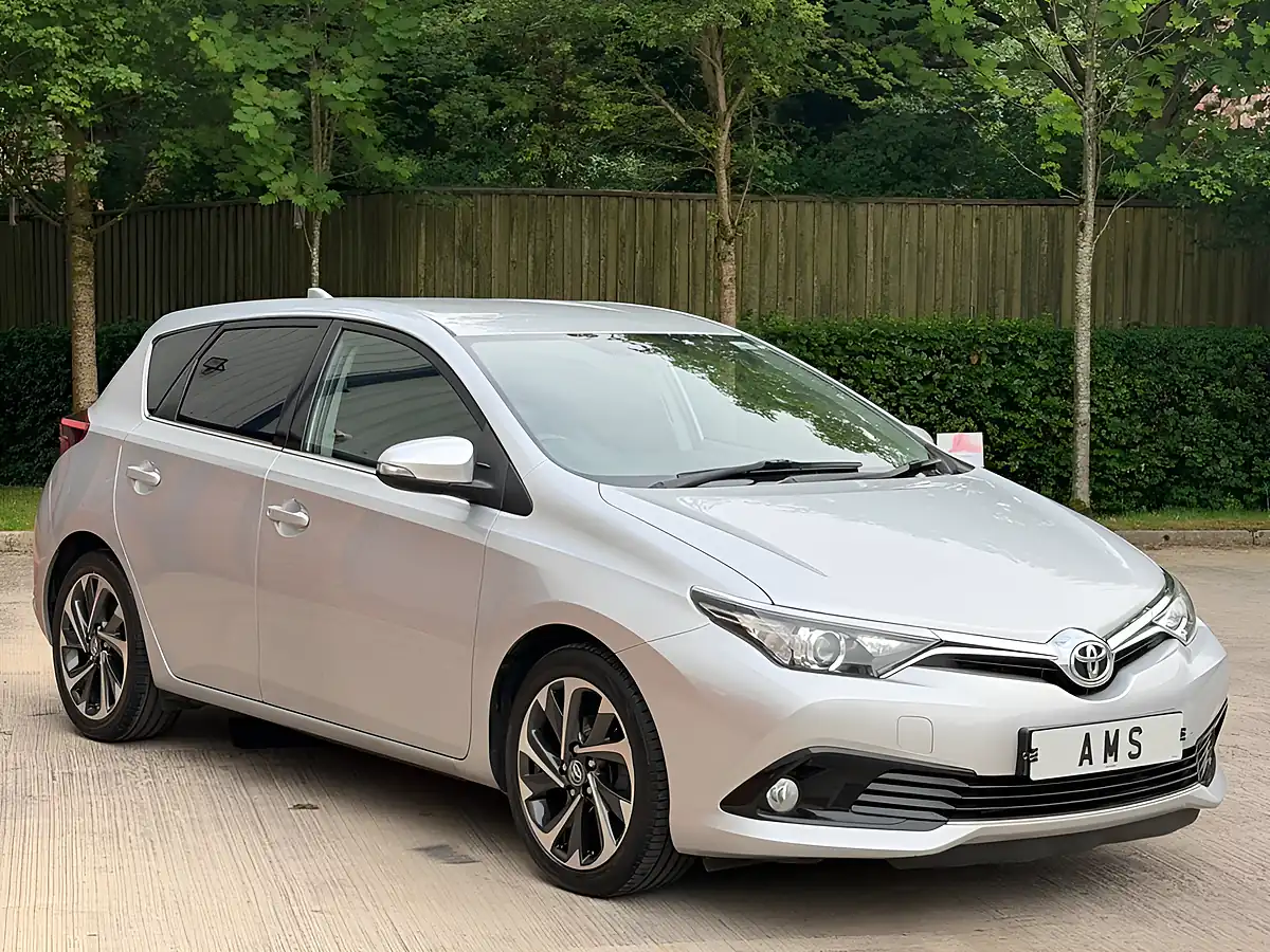 Used 2016 Toyota Auris Design Silver - Interior and Exterior details 9