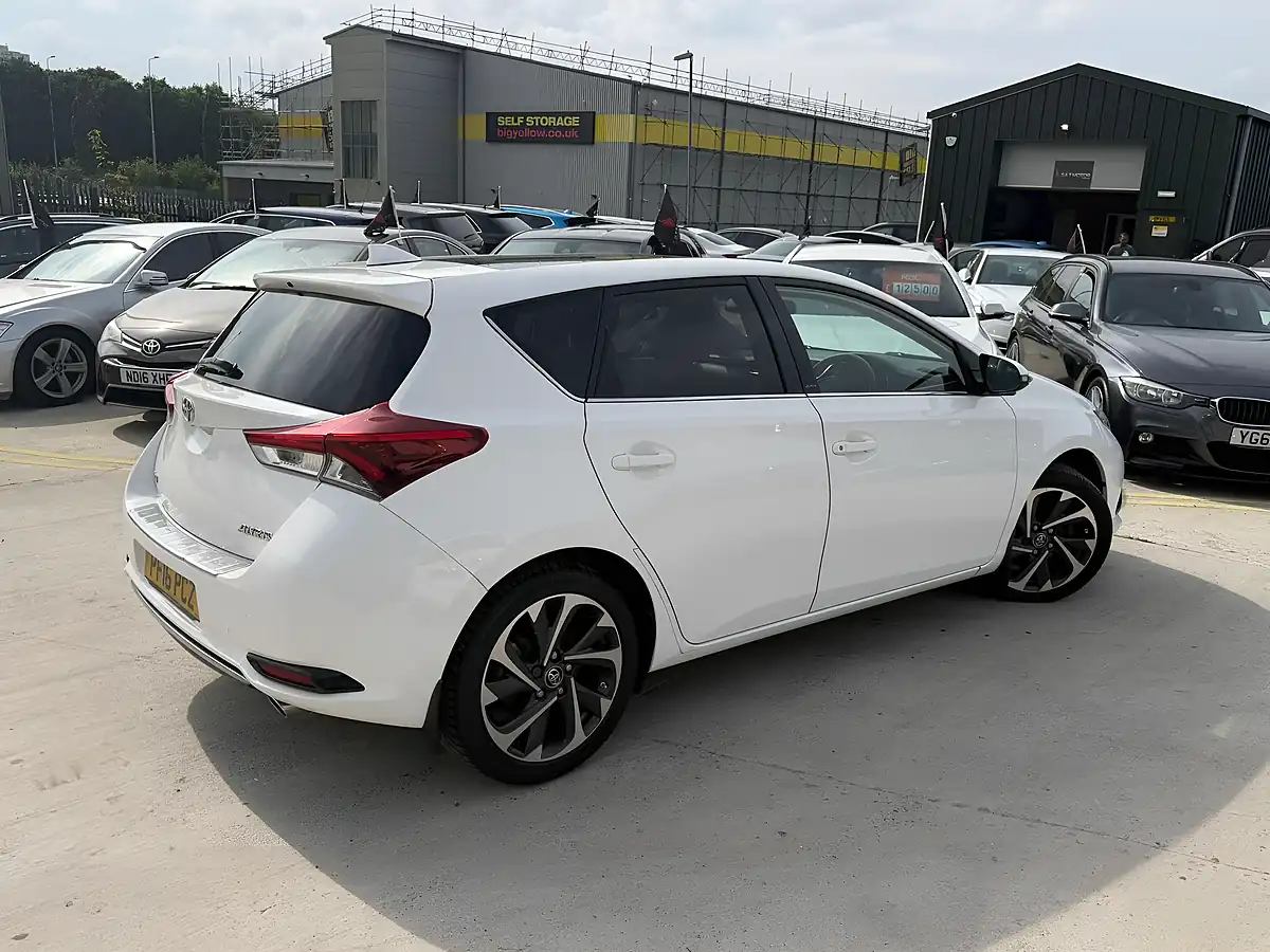 Used 2016 Toyota Auris Design White - Interior and Exterior details 10