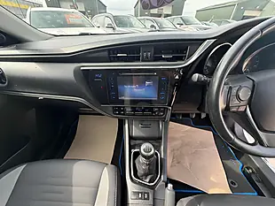 Used 2016 Toyota Auris Design White - Interior and Exterior details 12