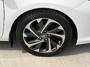 Used 2016 Toyota Auris Design White - Interior and Exterior details 17