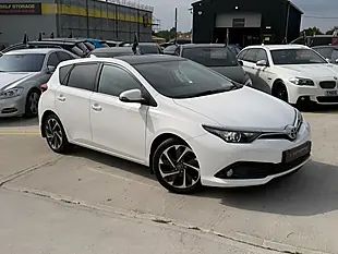 Used 2016 Toyota Auris Design White - Interior and Exterior details 2