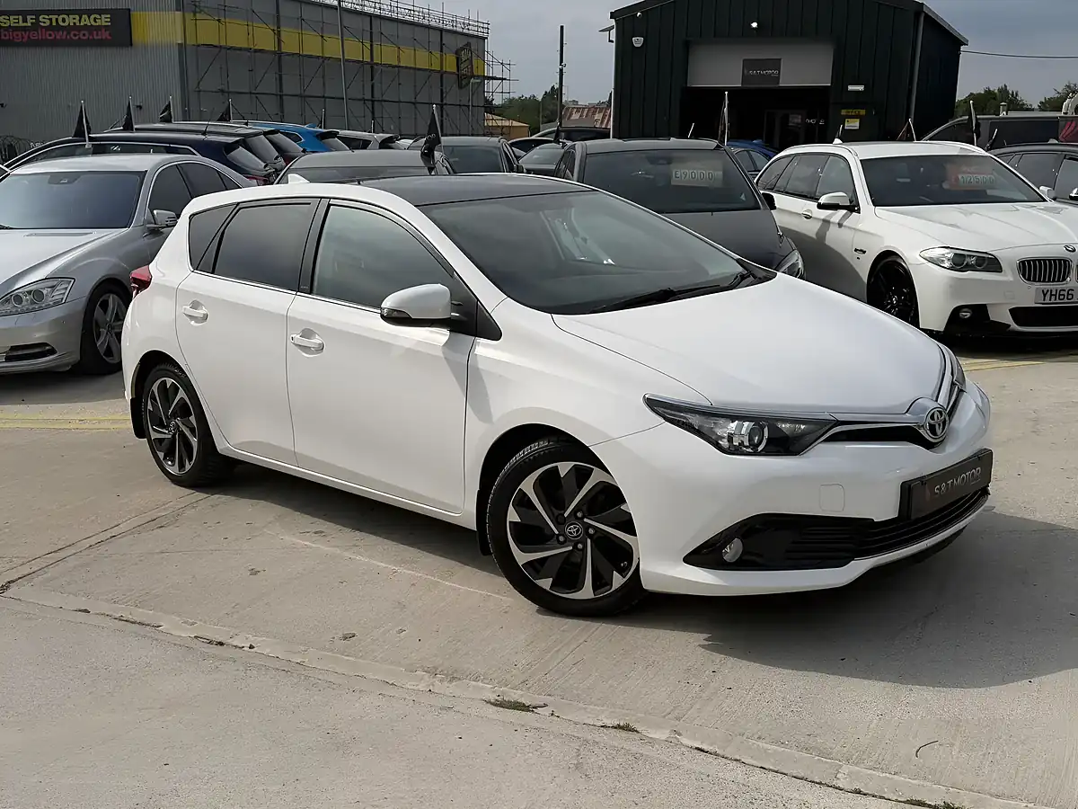 Used 2016 Toyota Auris Design White - Interior and Exterior details 2