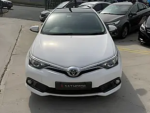 Used 2016 Toyota Auris Design White - Interior and Exterior details 3