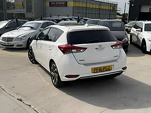 Used 2016 Toyota Auris Design White - Interior and Exterior details 5