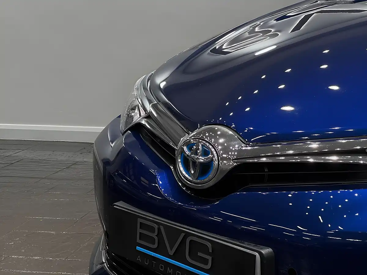 Used 2016 Toyota Auris Excel Blue - Interior and Exterior details 10