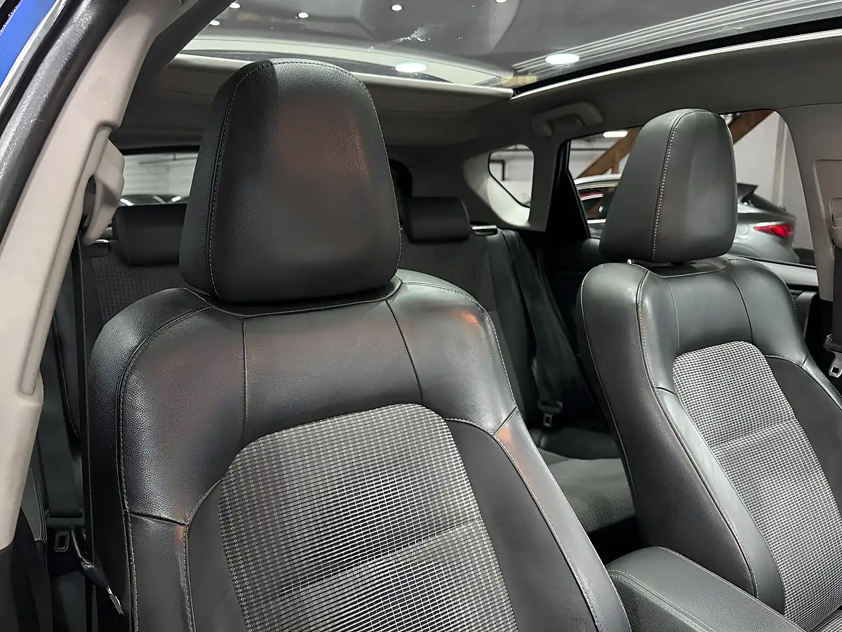 Used 2016 Toyota Auris Excel Blue - Interior and Exterior details 13