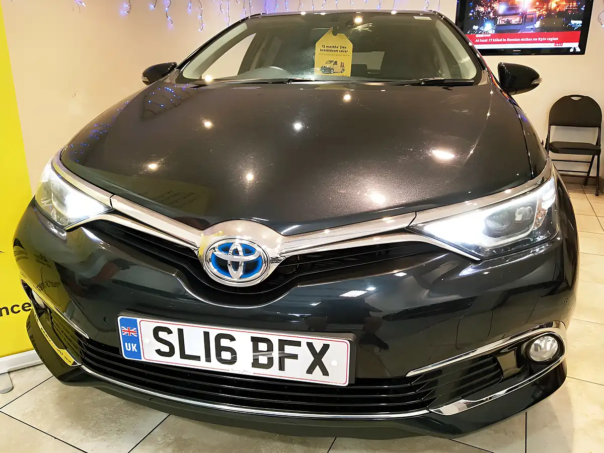 Used 2016 Toyota Auris Excel Grey - Interior and Exterior details 4