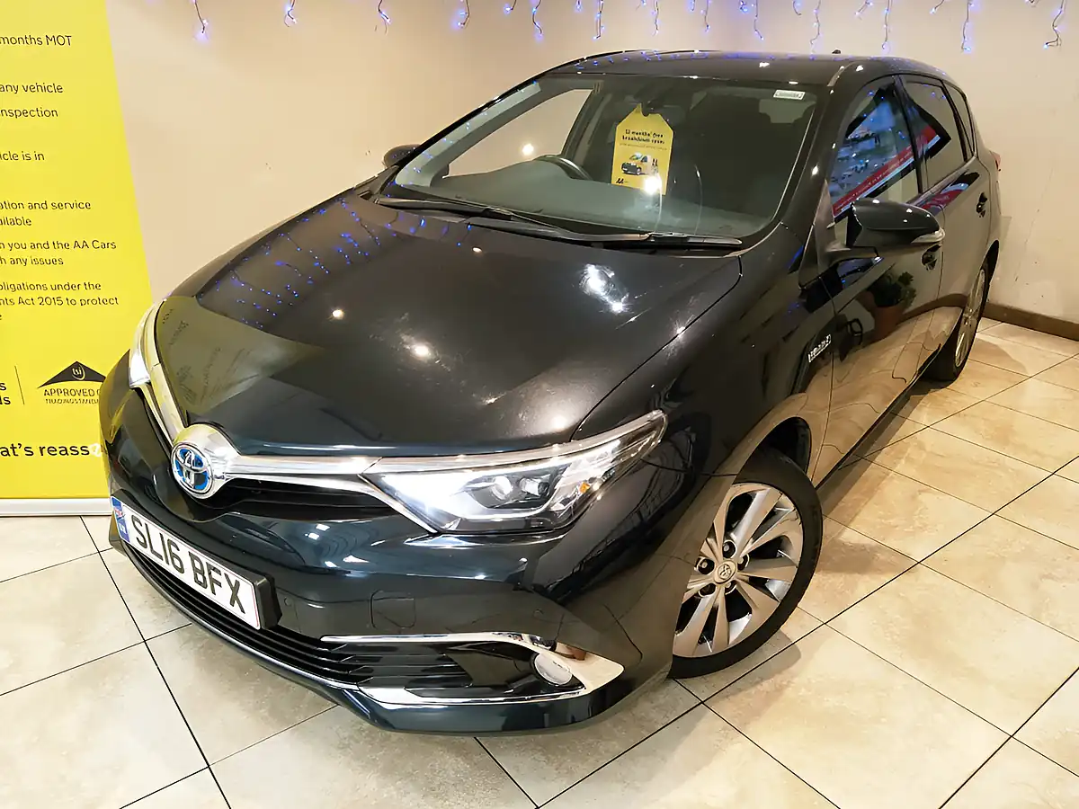 Used 2016 Toyota Auris Excel Grey - Interior and Exterior details 8