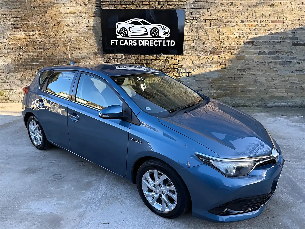 Used 2016 Toyota Auris Icon Blue - Front View