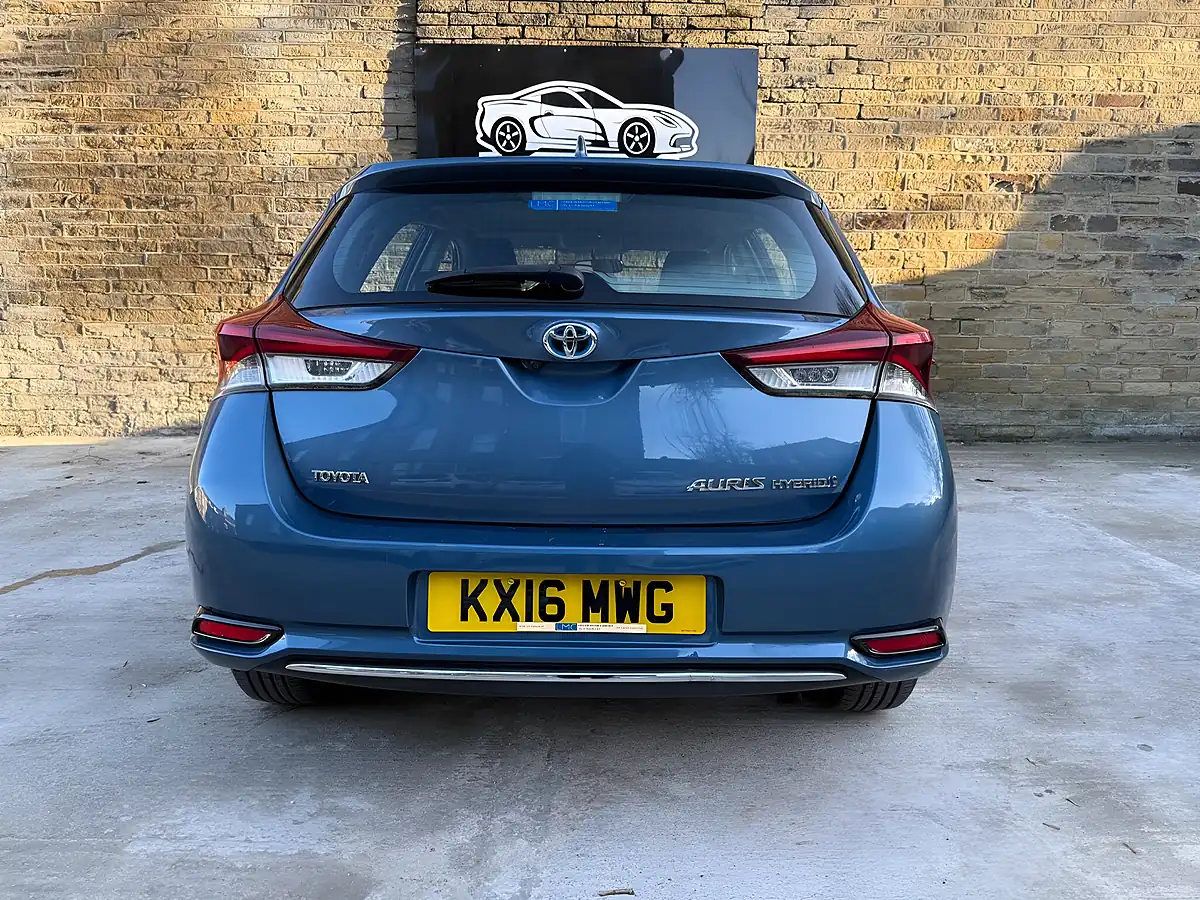 Used 2016 Toyota Auris Icon Blue - Interior and Exterior details 11