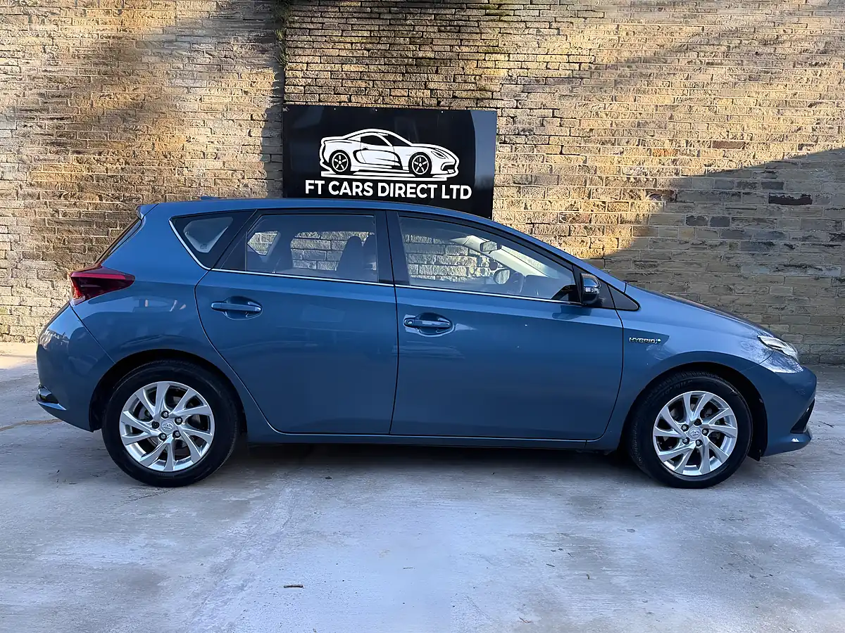 Used 2016 Toyota Auris Icon Blue - Interior and Exterior details 13