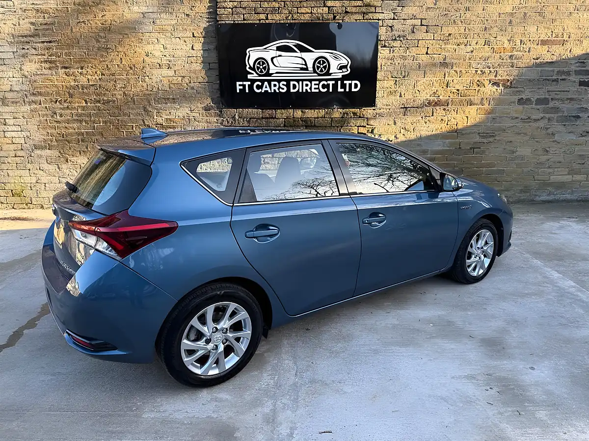 Used 2016 Toyota Auris Icon Blue - Interior and Exterior details 16