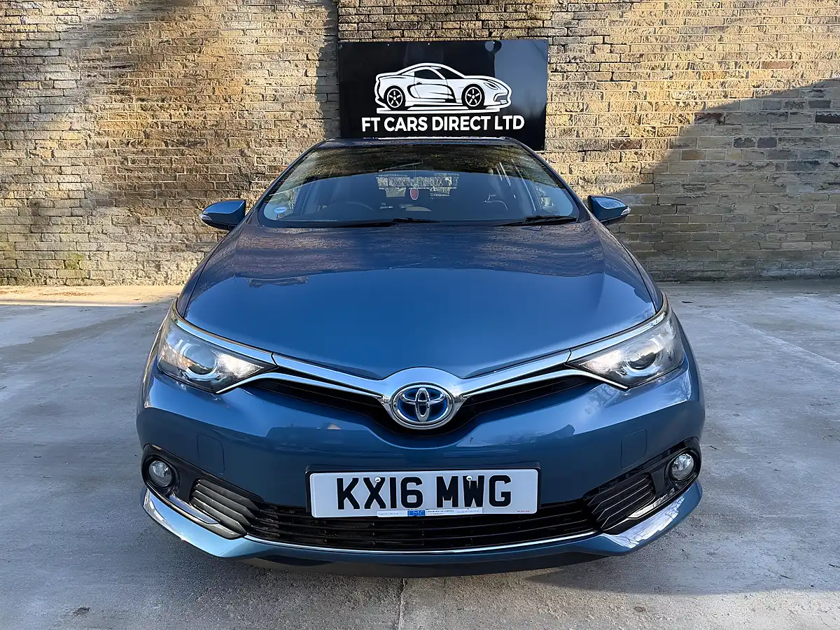 Used 2016 Toyota Auris Icon Blue - Interior and Exterior details 2