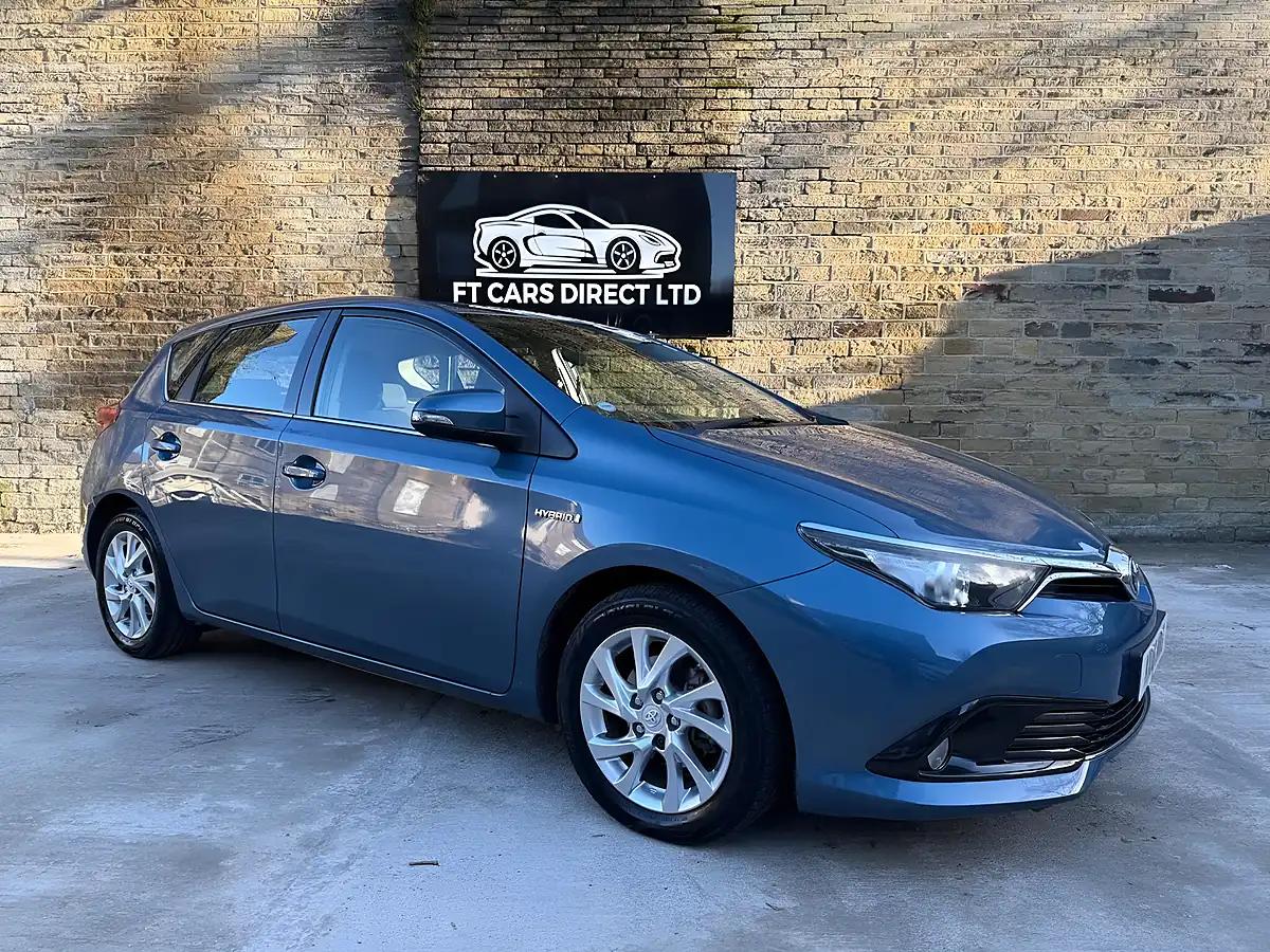 Used 2016 Toyota Auris Icon Blue - Interior and Exterior details 4
