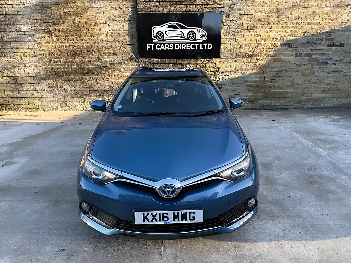 Used 2016 Toyota Auris Icon Blue - Interior and Exterior details 6