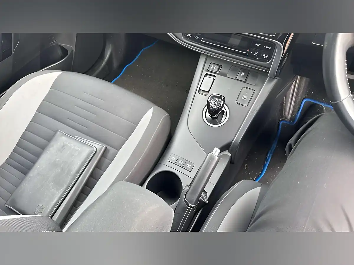 Used 2016 Toyota Auris Icon Blue - Interior and Exterior details 10