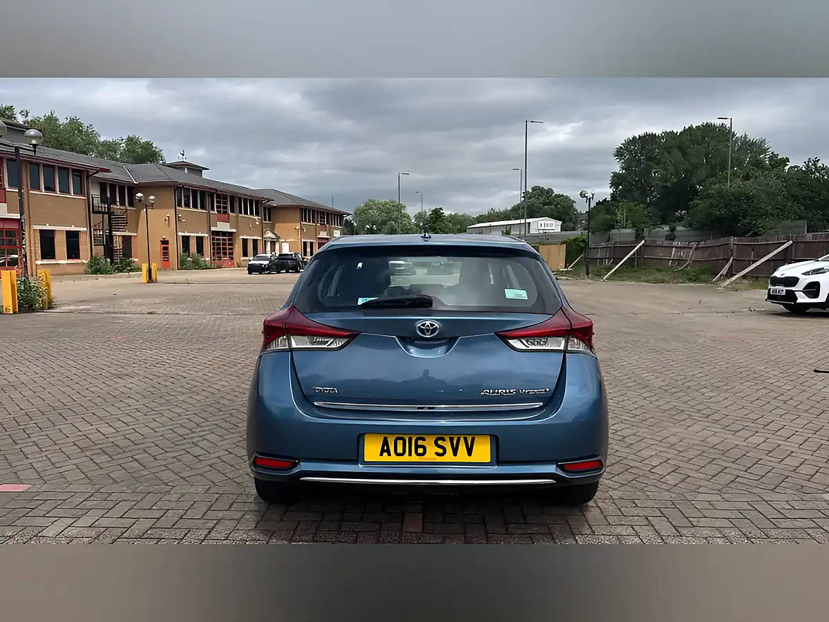 Used 2016 Toyota Auris Icon Blue - Interior and Exterior details 11