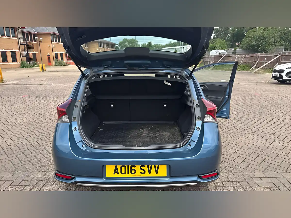 Used 2016 Toyota Auris Icon Blue - Interior and Exterior details 13