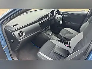 Used 2016 Toyota Auris Icon Blue - Interior and Exterior details 3