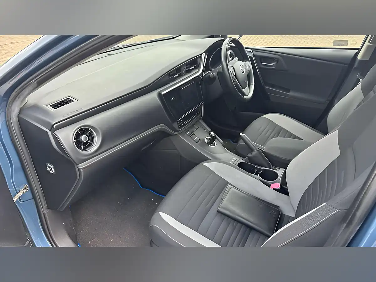 Used 2016 Toyota Auris Icon Blue - Interior and Exterior details 3