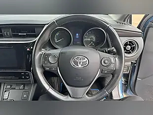 Used 2016 Toyota Auris Icon Blue - Interior and Exterior details 7